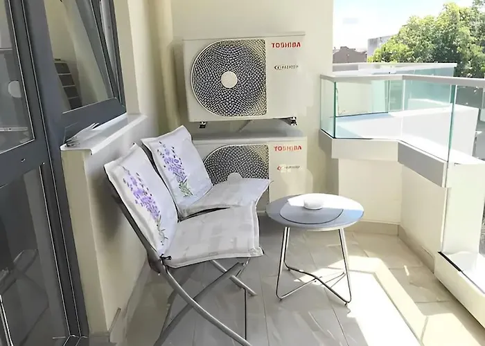 Hot Main Square Newly Built Modern بورغاس