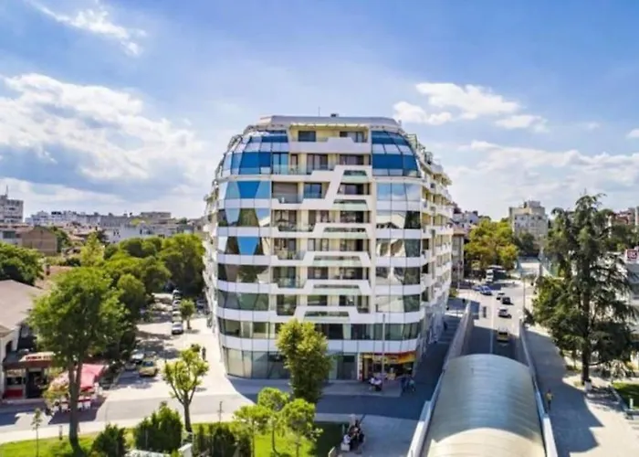 Hot Main Square Newly Built Modern شقة